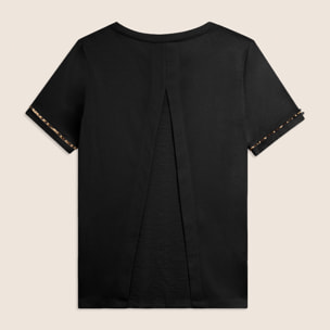 T-shirt con inserto crinkle sul retro e dettagli animalier