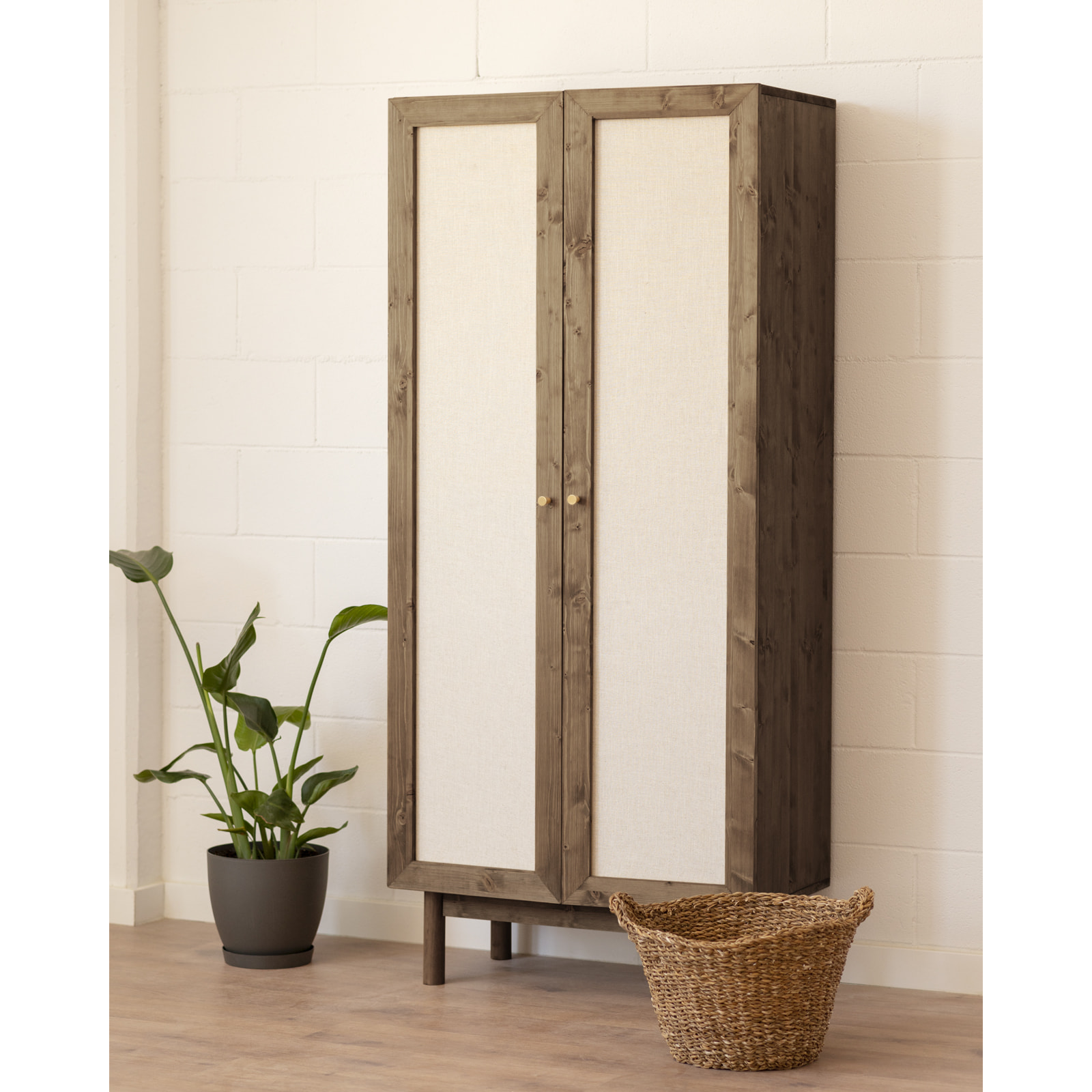 Armoire en bois de sapin et toile de lin ton noyer 180x80cm Hauteur: 180 Longueur: 80 Largeur: 40
