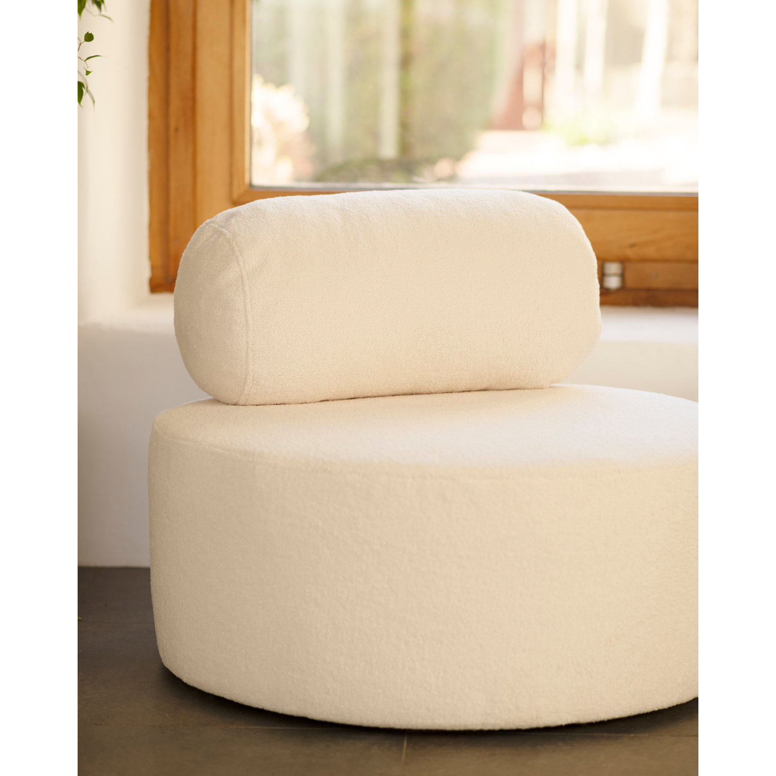 Fauteuil en bouclé rond couleur blanc de 91x71cm Hauteur: 71 Longueur: 91 Largeur: 91