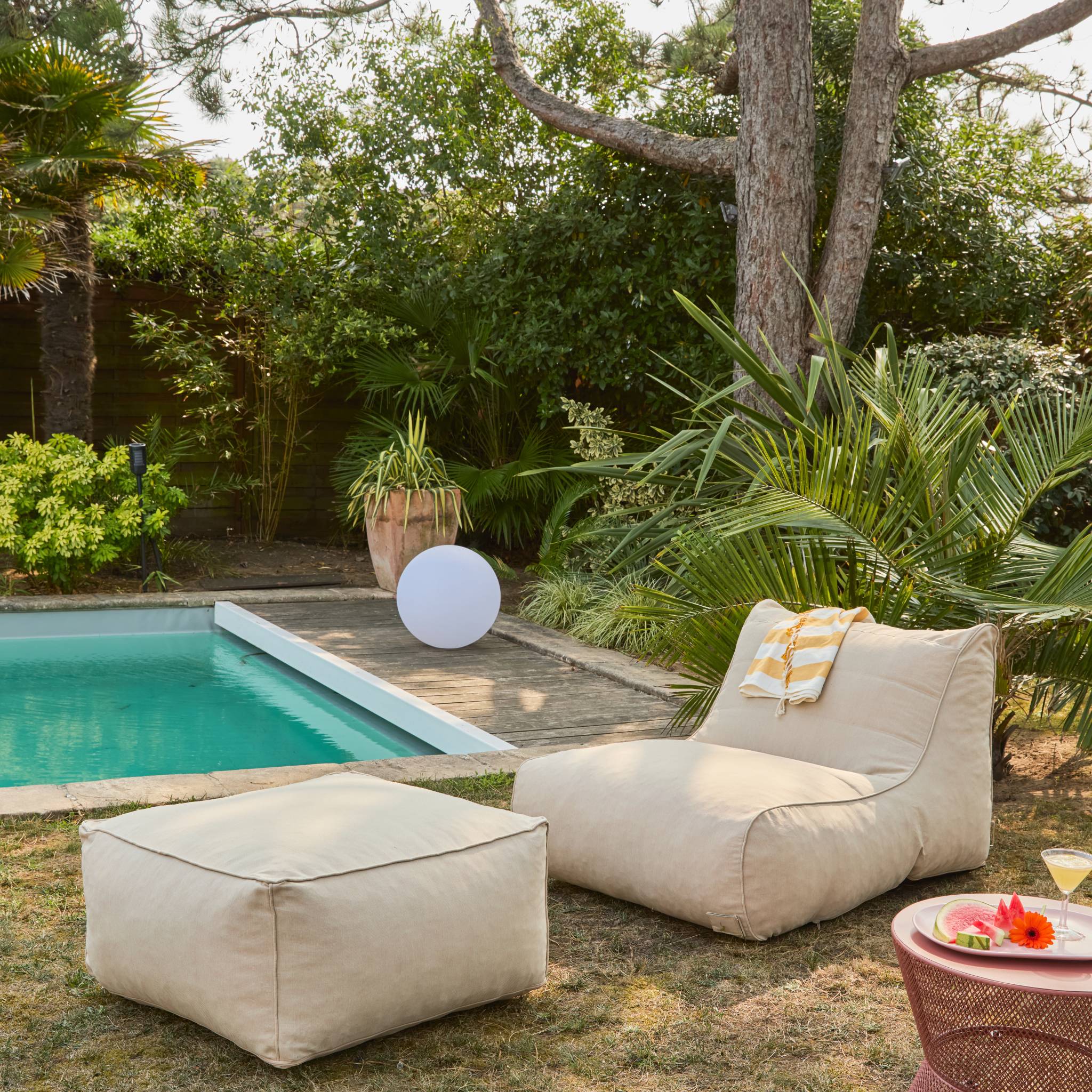 Chauffeuse et repose pied extérieur oléfine  PLUMA