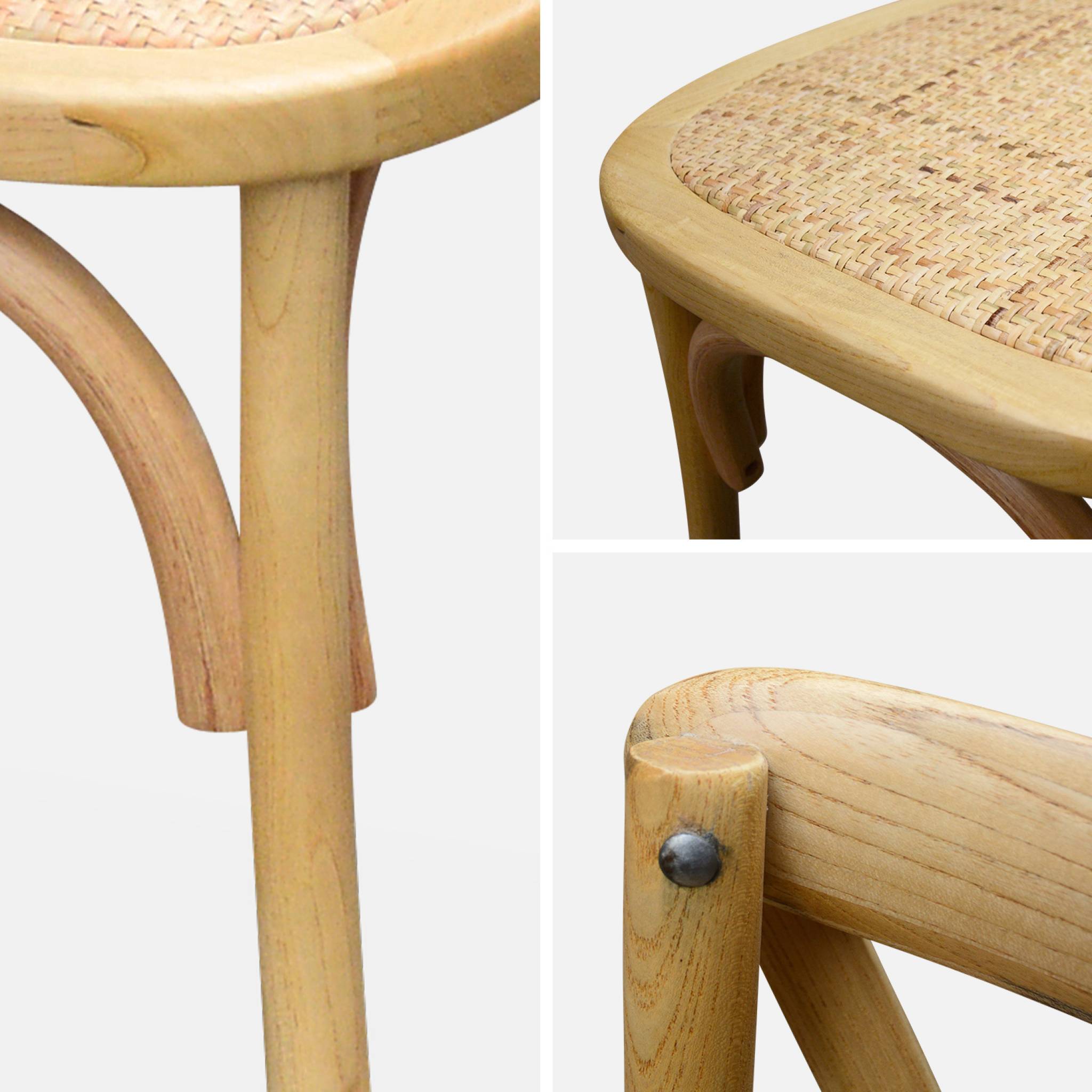 Lot de 2 chaises de bistrot en bois de cédrèle naturel. vintage. assise en rotin. empilables