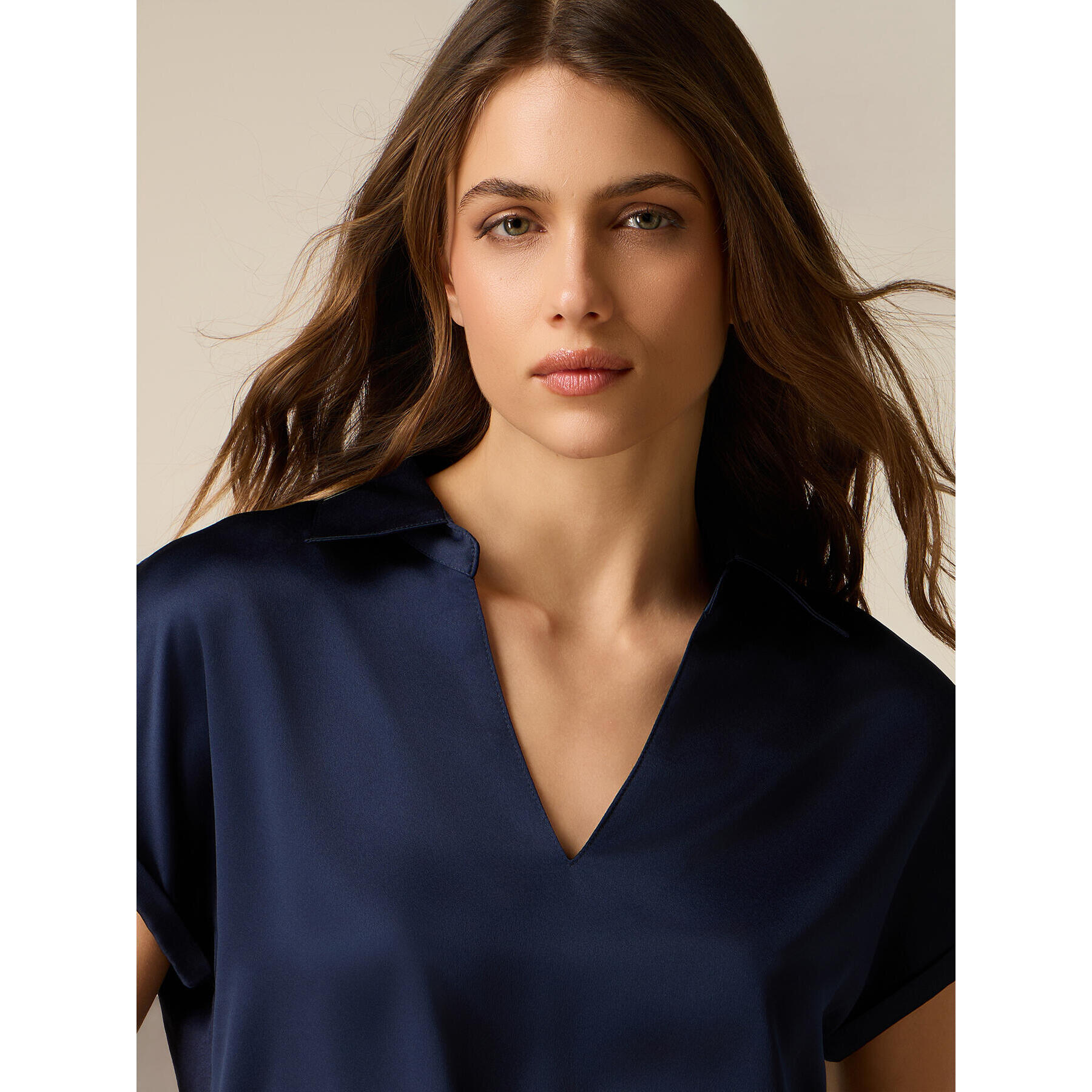 Oltre - Camiseta bimatérica con escote en V - Azul