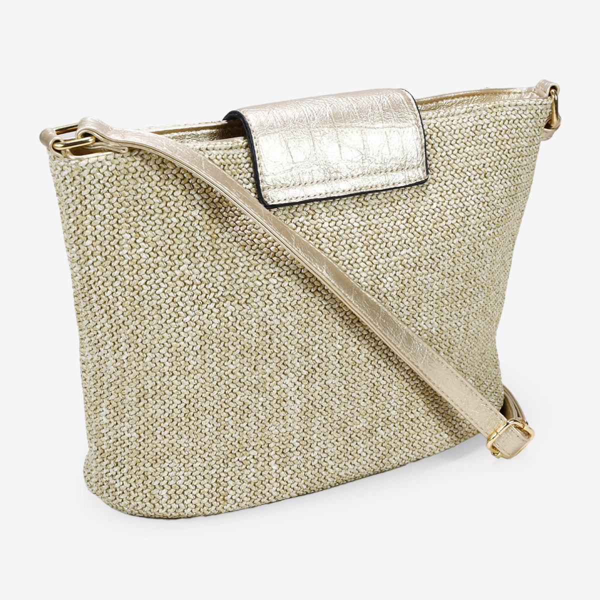 Bolso bandolera dorado en rafia con solapa
