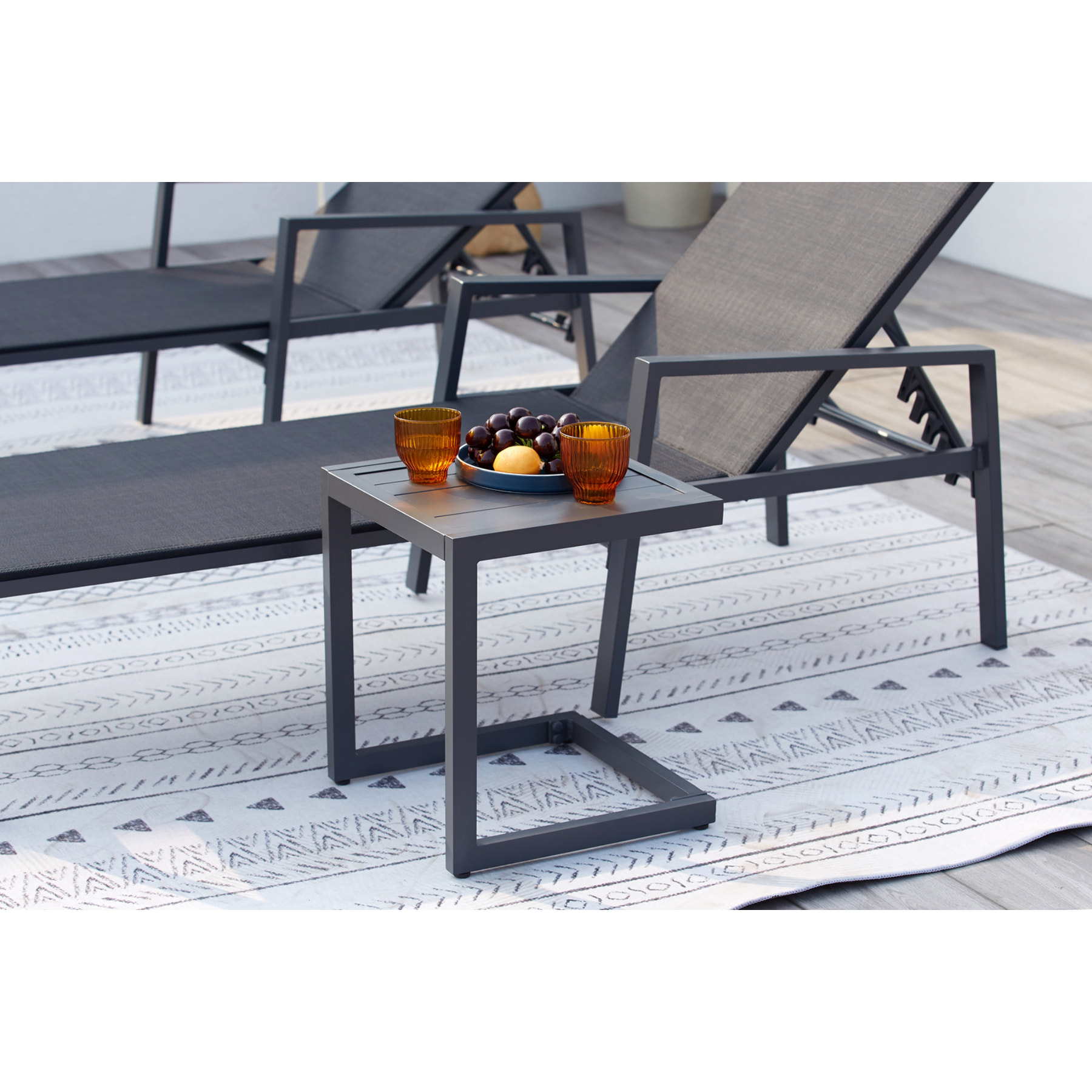 Lot de 2 transats et une table d'appoint noir SITGES
