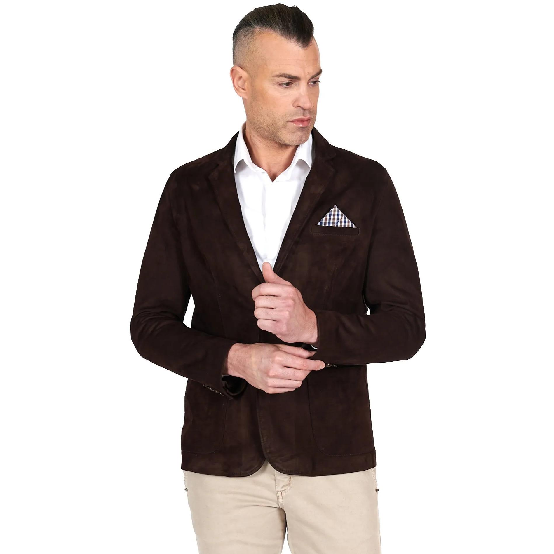 Blazer in pelle scamosciata color marrone con taschino e fazzoletto