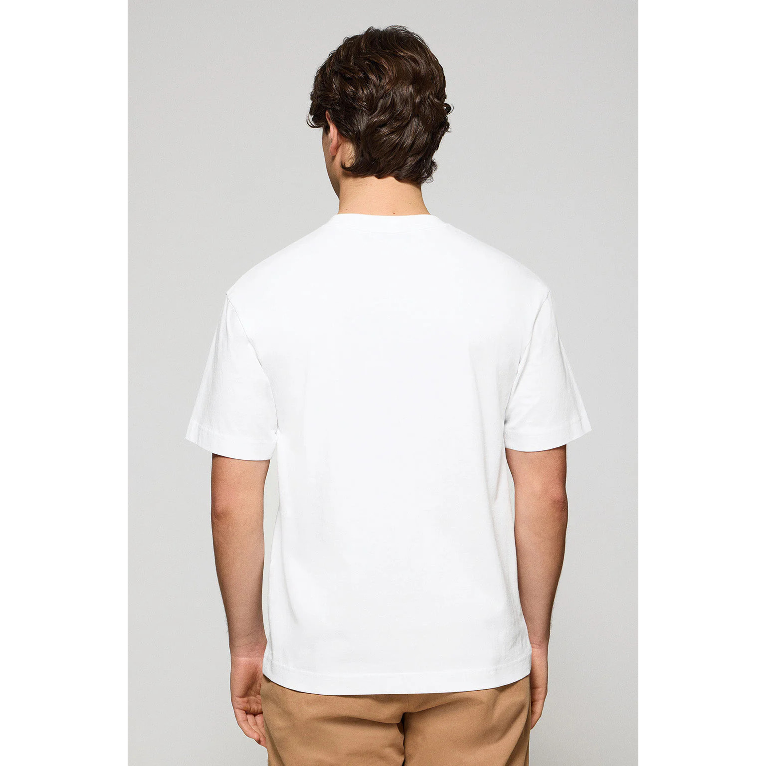 Camiseta blanca de manga corta y cuello redondo con logotipo Polo Club