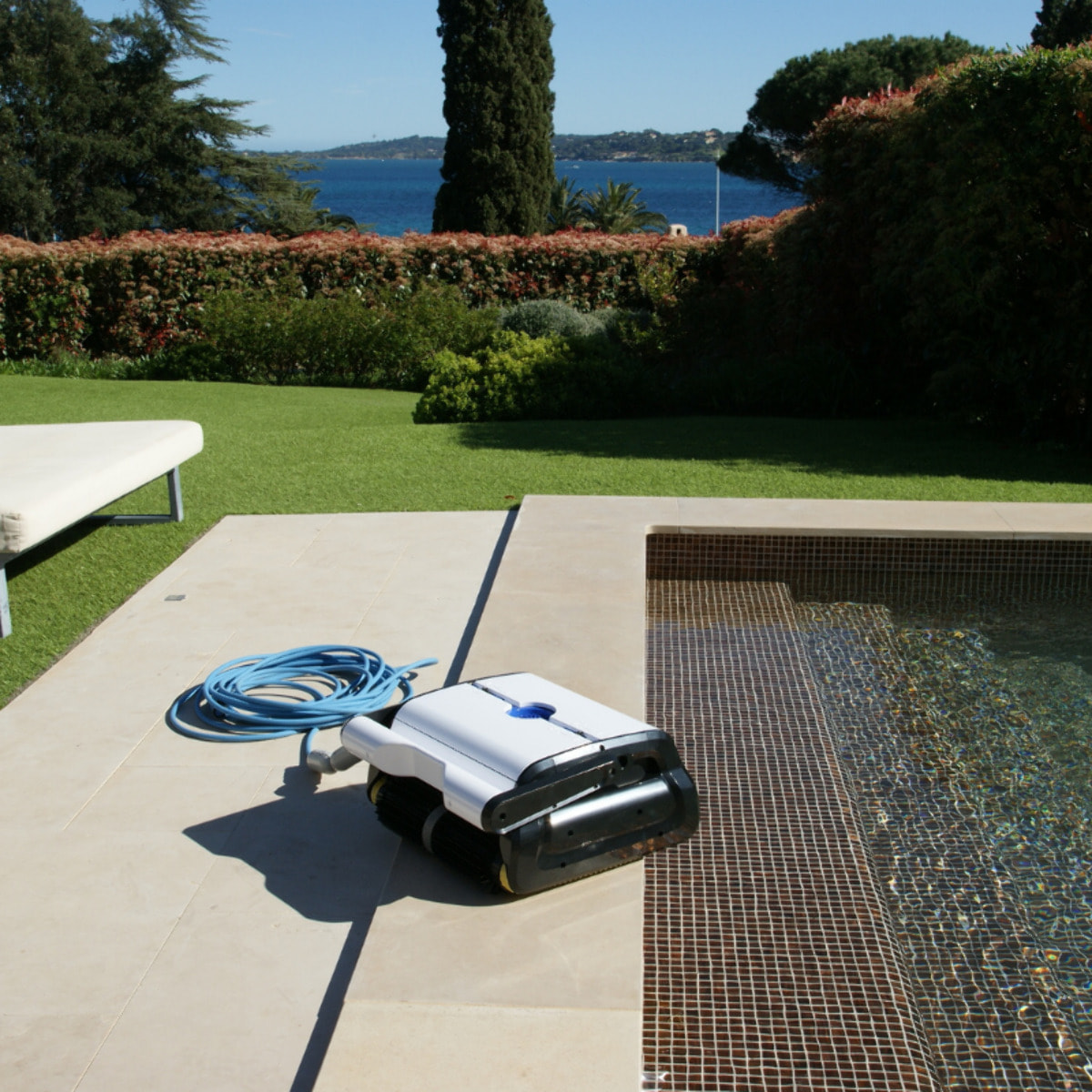 Bestway Robot piscine Clean Pool nettoyage fond et parois 32 m² max