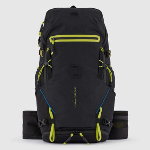 Piquadro Zaino da sci alpinismo e trekking realizzato in poliestere Cordura® riciclato al 40% altamente performante.