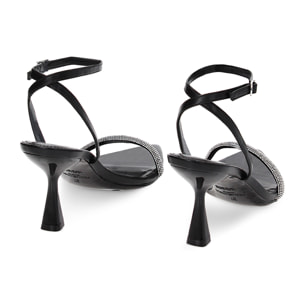 Sandalias con tacón negras con piedras