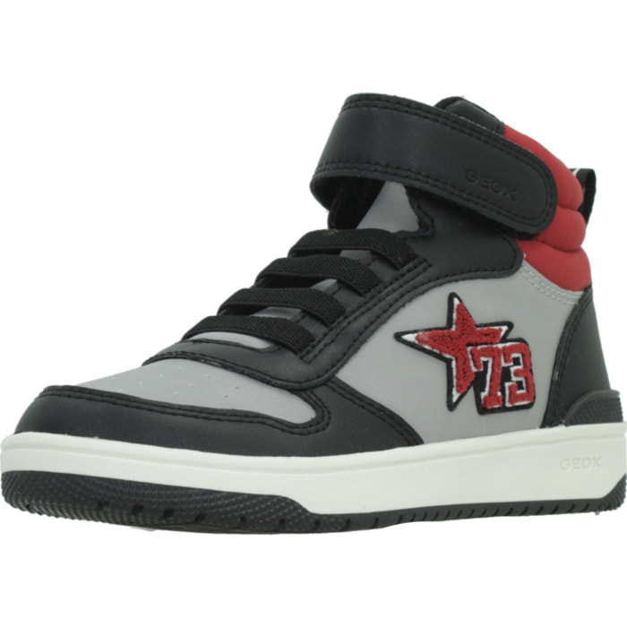 Botines Niño de la marca GEOX  modelo J56LQC 054FU GRIS