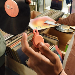 Tracker GPS CHIPOLO Loop rechargeable USBC rose corail