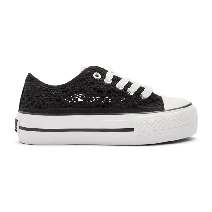 Sneakers basse con lavorazione all'uncinetto, colore nero.
