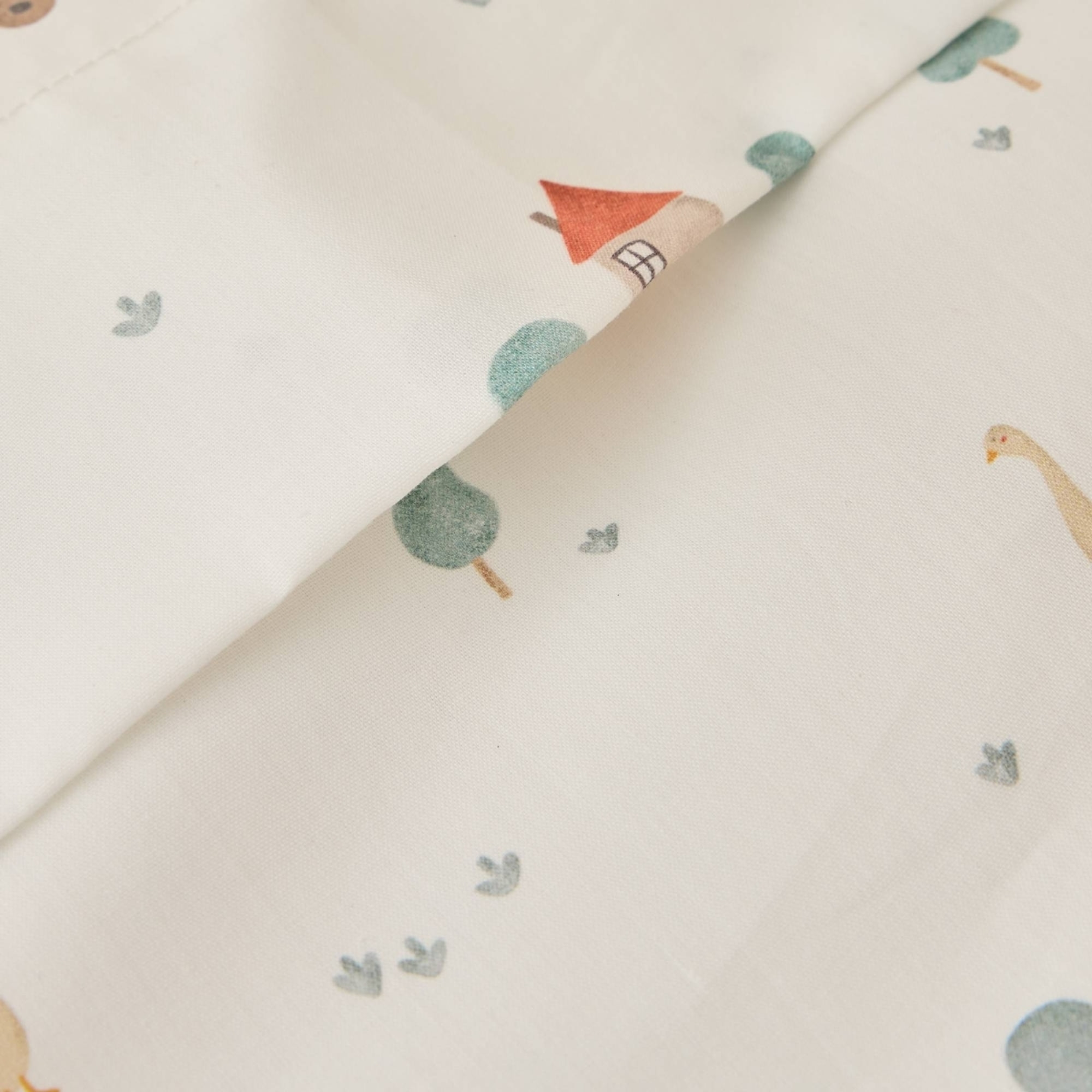 Sábana de algodón percal 180 hilos con estampado de casitas Itas color blanco 100% Algodón percal