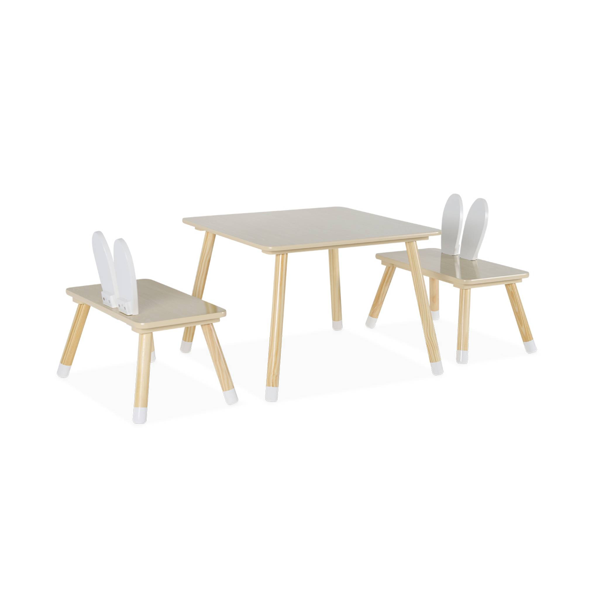 Table enfant + 2 chaises. pieds en pin. couleur blanc et bois