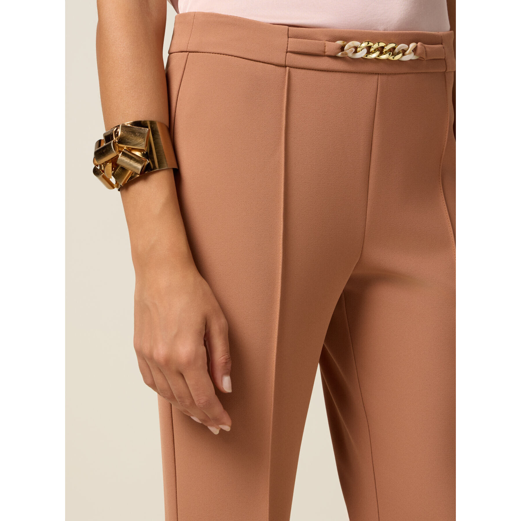 Oltre - Pantaloni flare con catena decorativa - Marrone