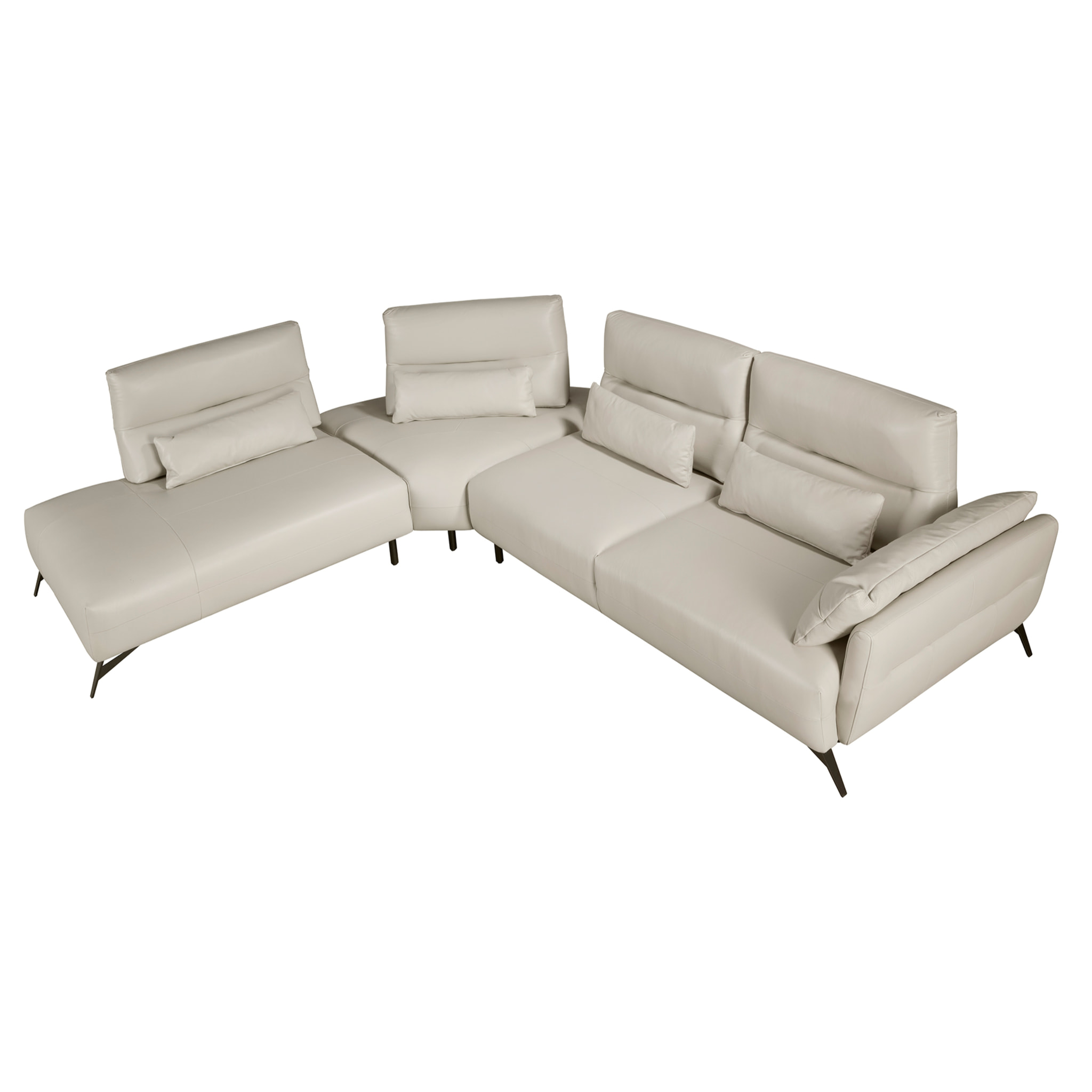 Sofá chaise longue Angel Cerdá izquierda de 5 plazas tapizado en piel de origen vacuno en arena patas de acero inoxidable en negro 341x254x94cm