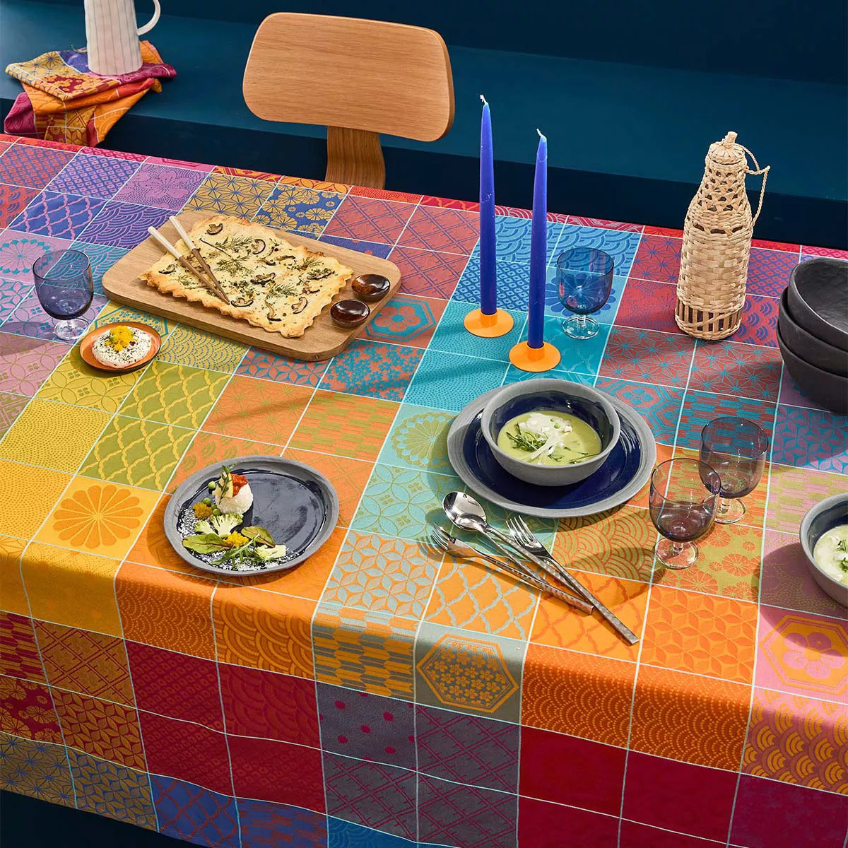 Chemin de table pur coton motif jacquard orange violet Mille hana floralies