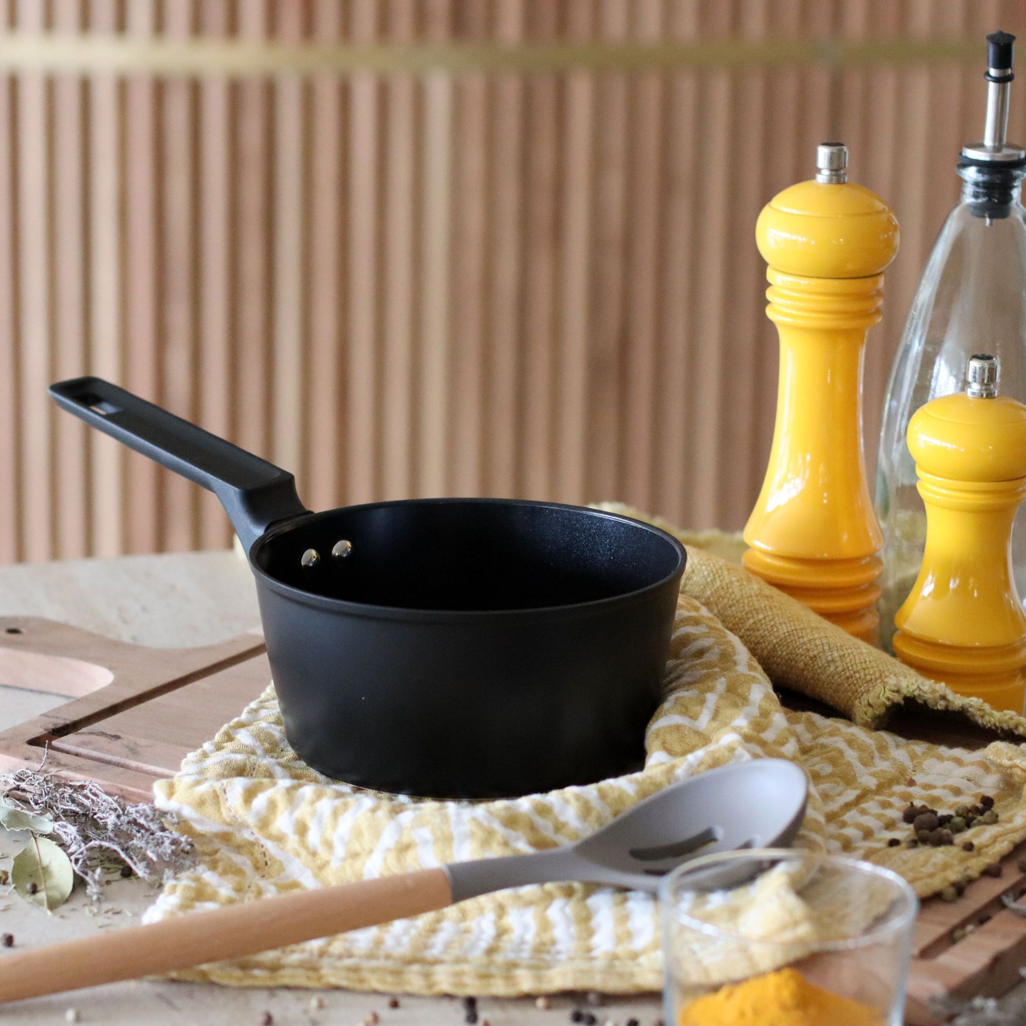 Casserole antiadhésive en aluminium noir 16cm - tous feux FIRST