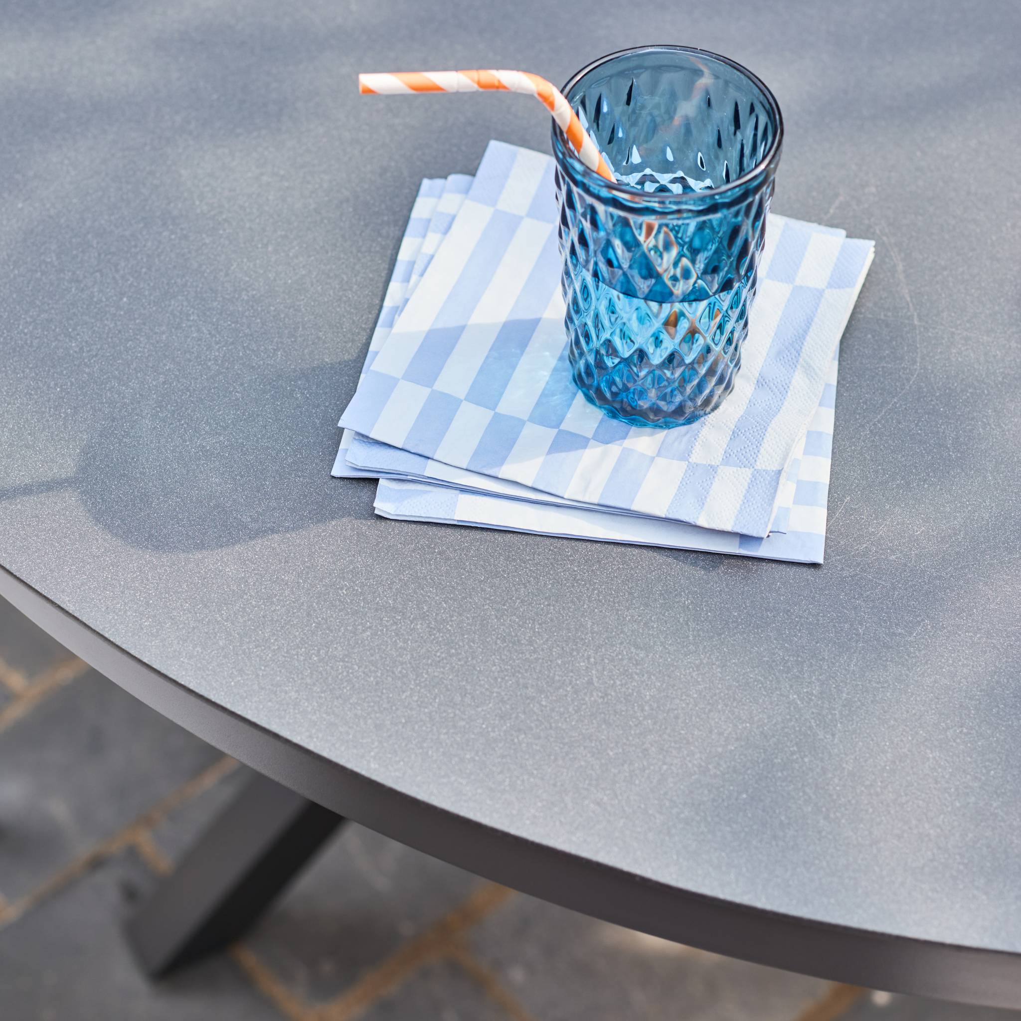 Table de jardin ronde aluminium et verre + 6 assises ORBIS + LIORA