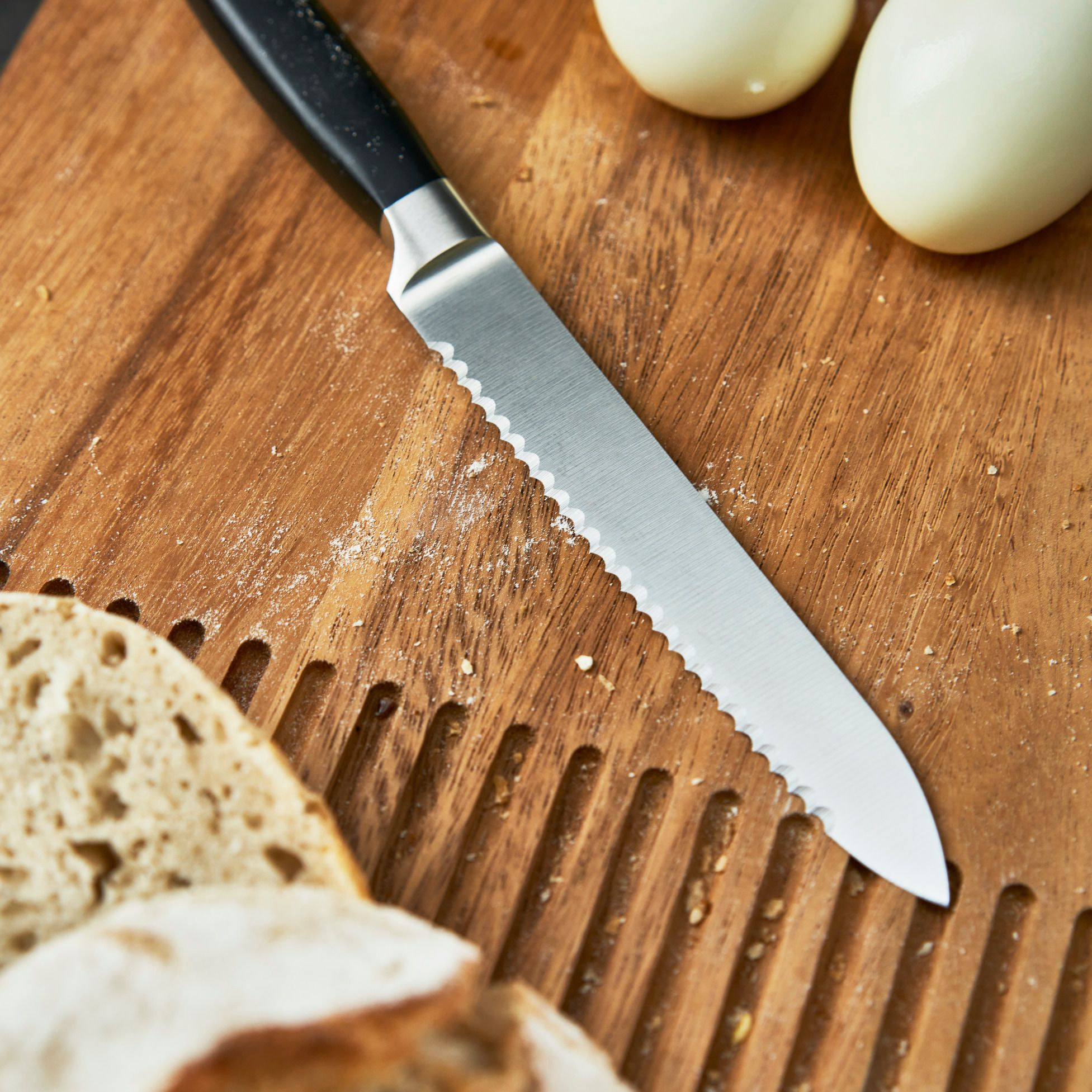 Couteau universel 13 cm, Tranchant en dents de scie