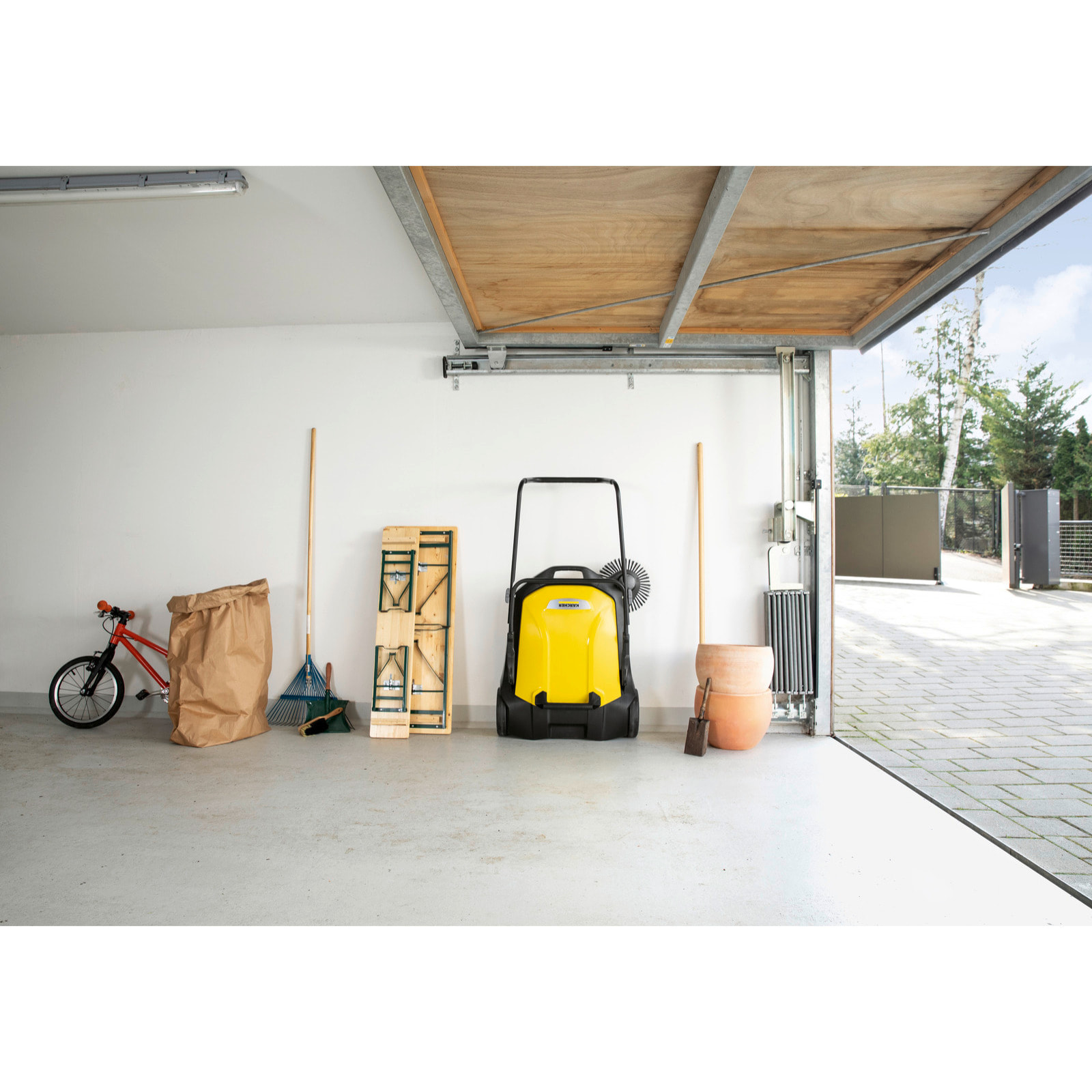 Balayeuse mécanique Karcher S 6 - Largeur de balayage 670 mm- Capacité du collecteur 38 L