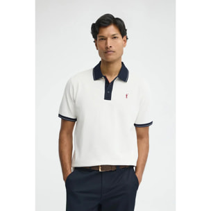 Polo color crudo con detalles a contraste y bordado Rigby Go