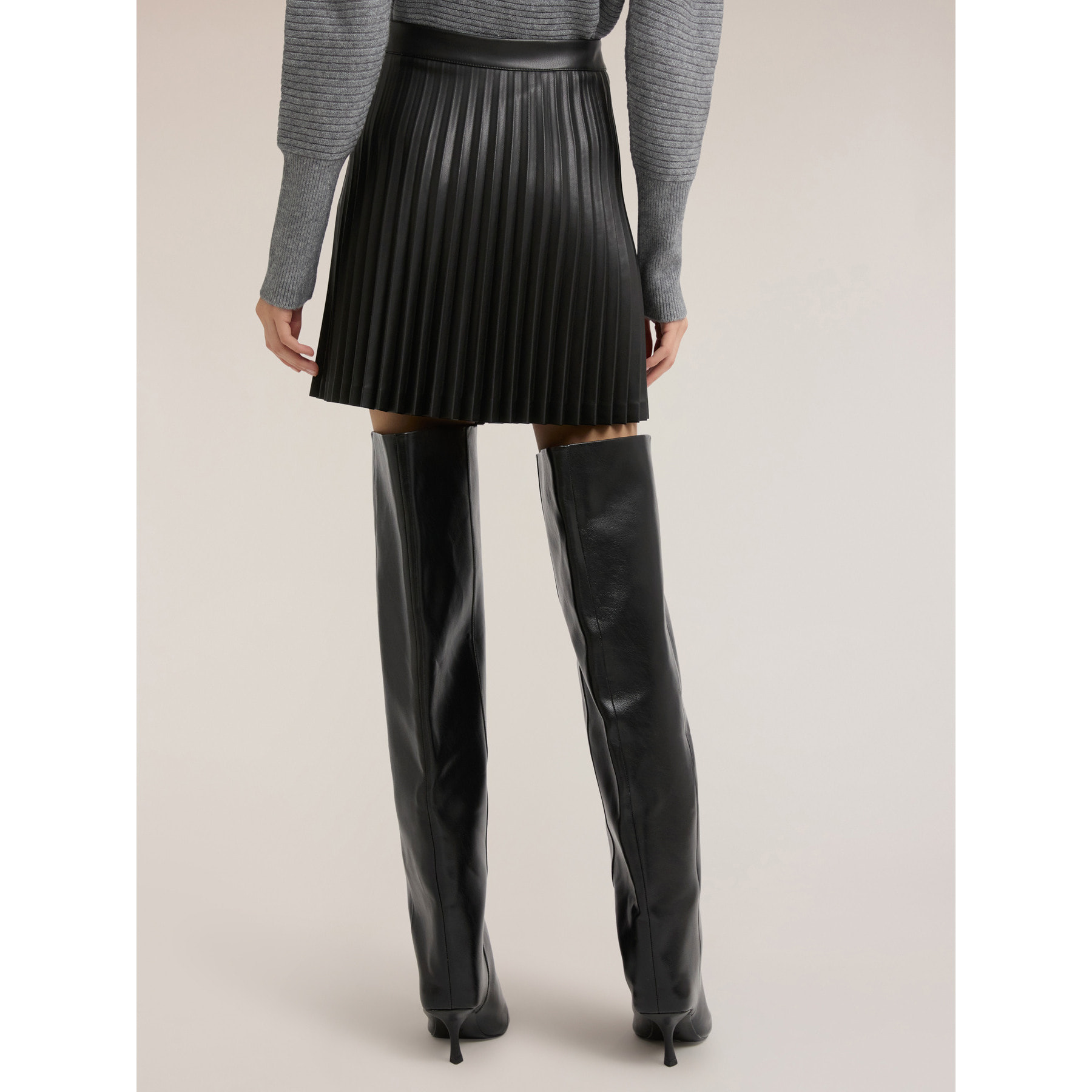 Motivi - Falda corta plisada en tejido revestido - Negro