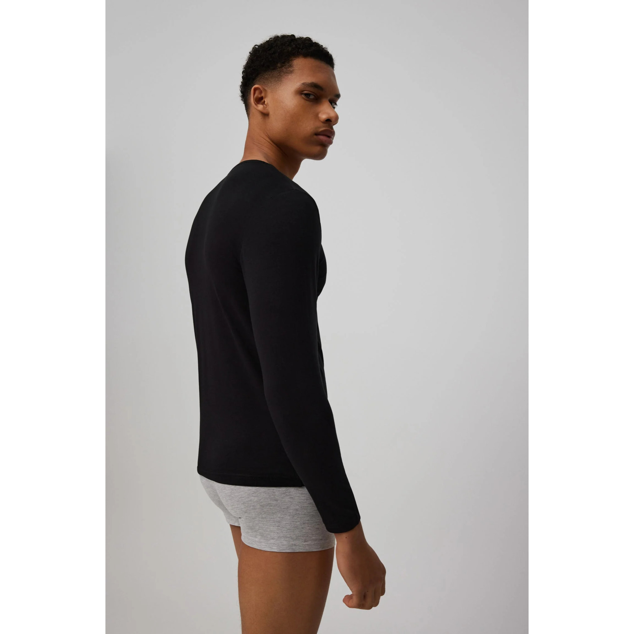 Maglietta a maniche lunghe con scollo a V in cotone nero