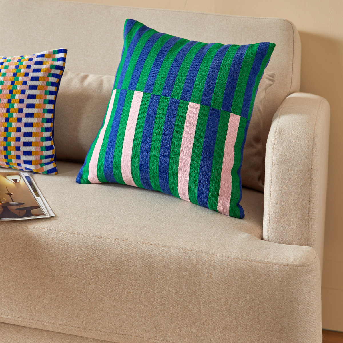 Coussin brodé "Disso" vert 40x40cm