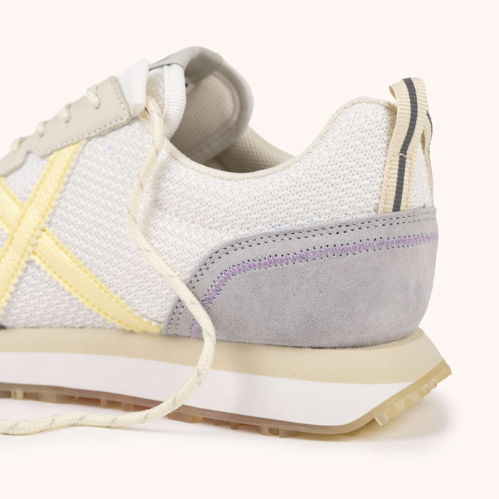 Zapatilla Deportiva Casual en Blanco y Crema con Detalles Amarillos MUNICH NEXT WMN 20