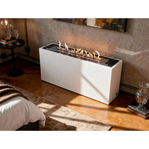 Grande cheminée à l'éthanol au sol en acier blanc et 3 brûleurs.