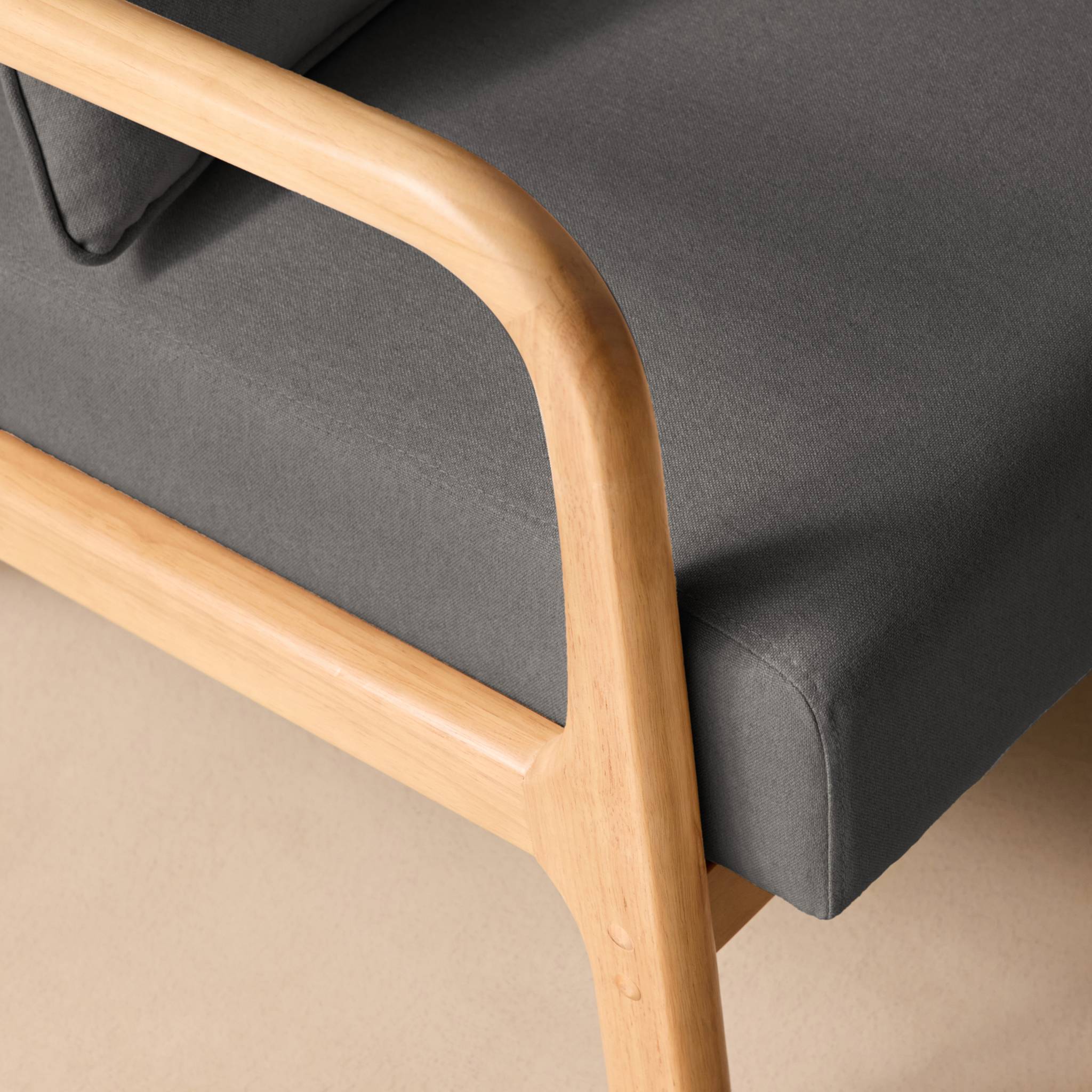 Fauteuil scandinave bois d'hévéa et tissu LORENS