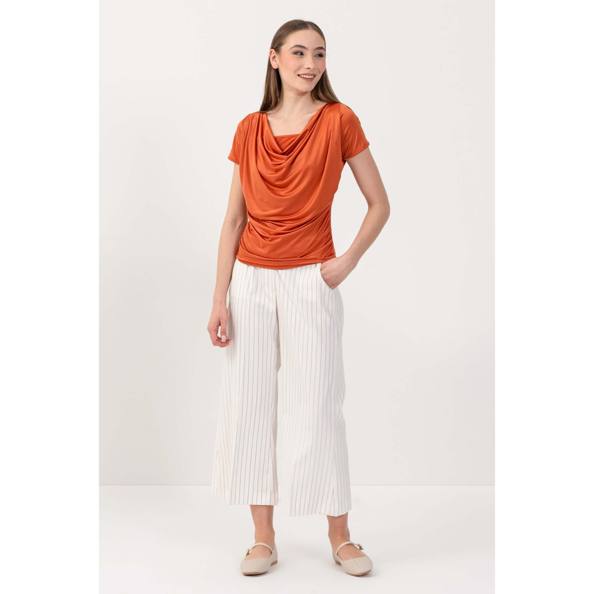 Kocca - T-shirt con scollo drappeggiato Donna