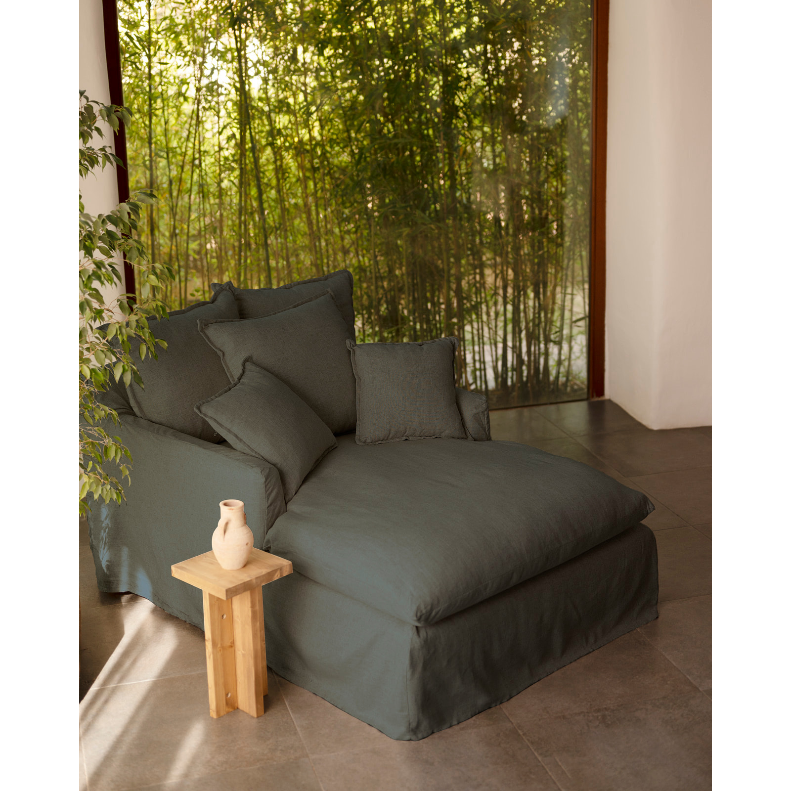 Sillón de algodón y lino color azul de 115x170cm Alto: 73 Largo: 170 Ancho: 115
