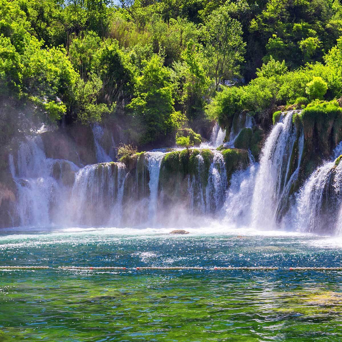 Affiche encadrée cascade naturelle Affiche + cadre en métal - Noir