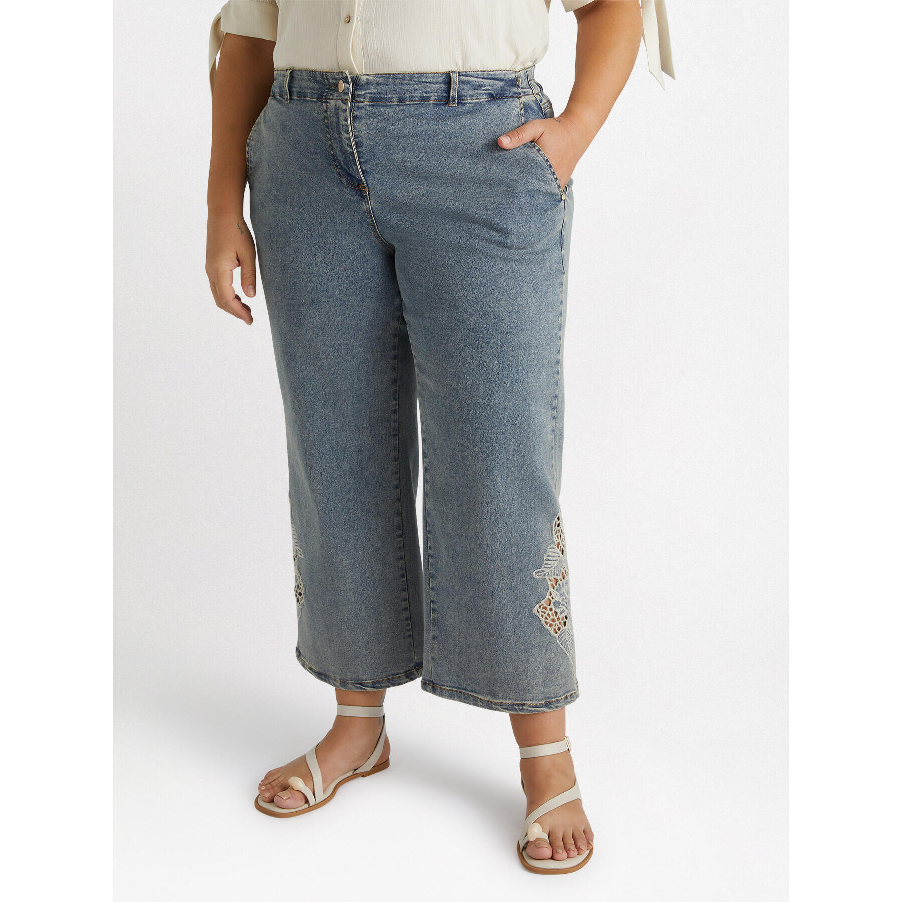 Fiorella Rubino - Vaqueros cropped con macramé en el bajo - Light - blue