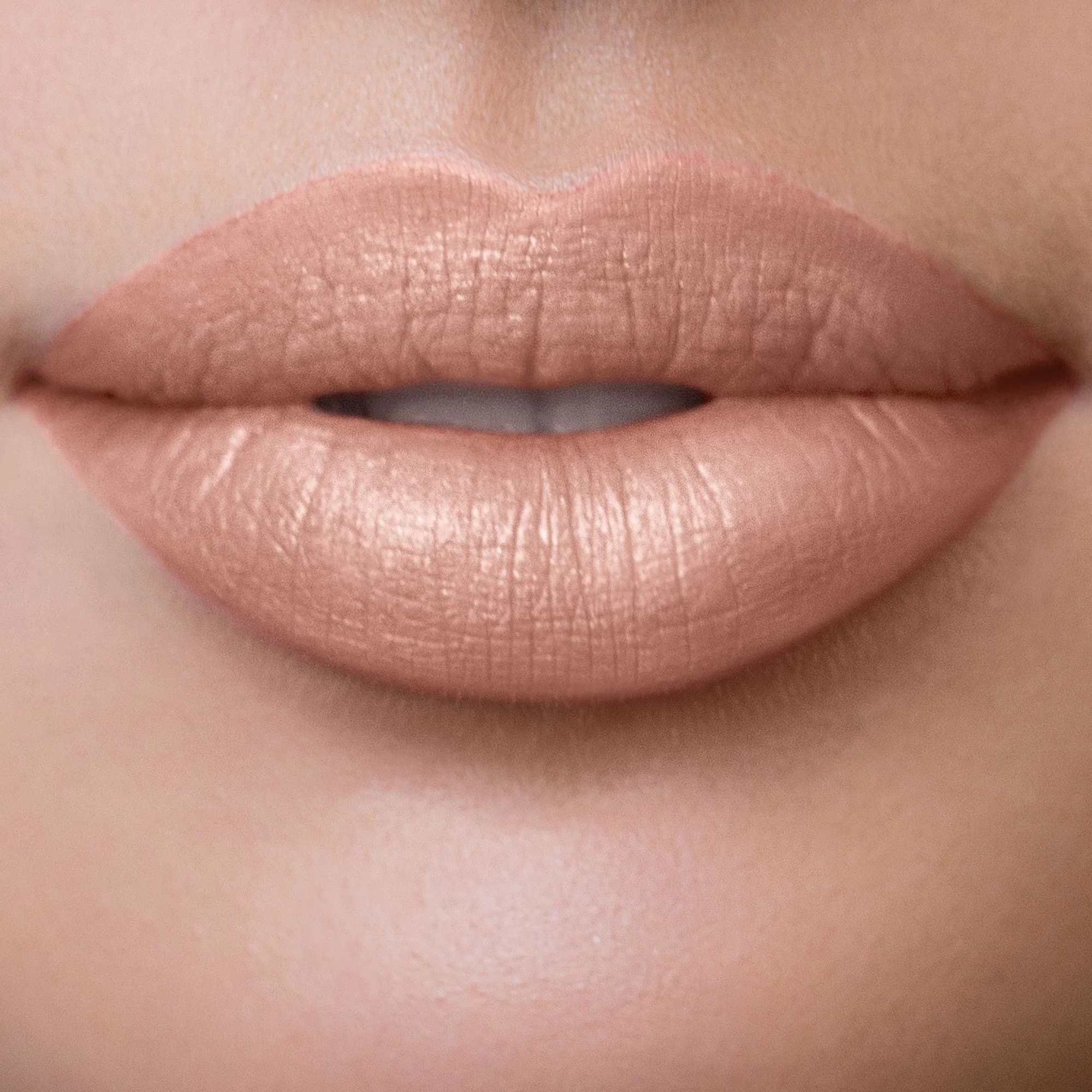 LIP SHOT Rossetto satinato dalla texture leggera ed avvolgente