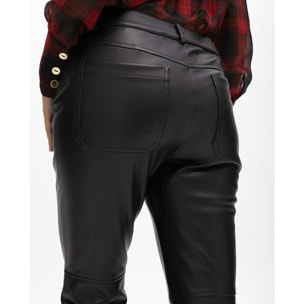 Pantaloni effetto pelle con zip