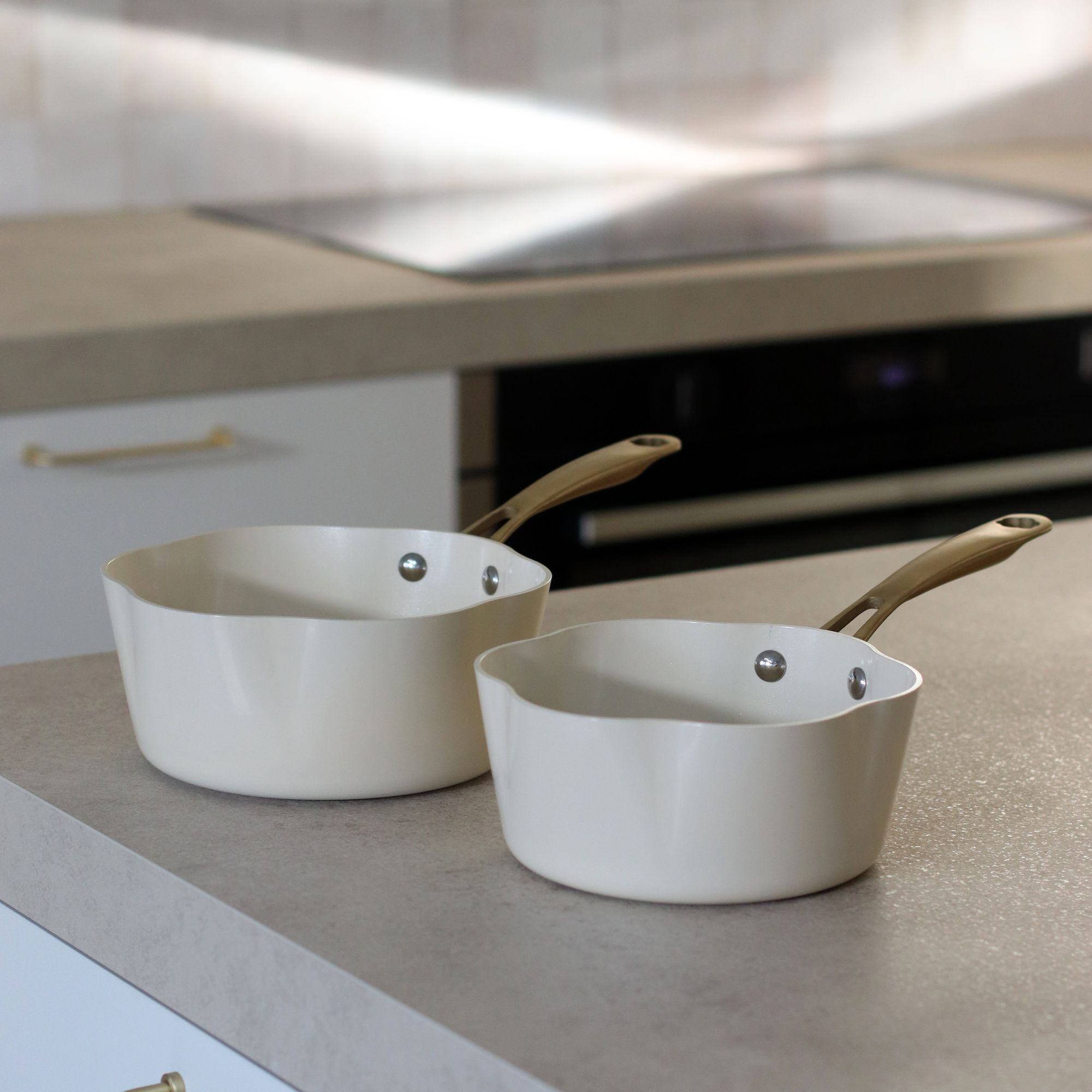 Casserole en aluminium recyclé beige 20cm en forme de fleur DAHLIA