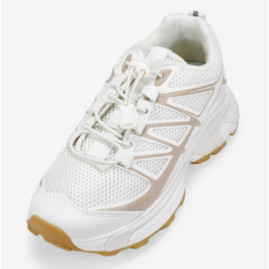 Zapatillas deportivas beige con cordones ajustables