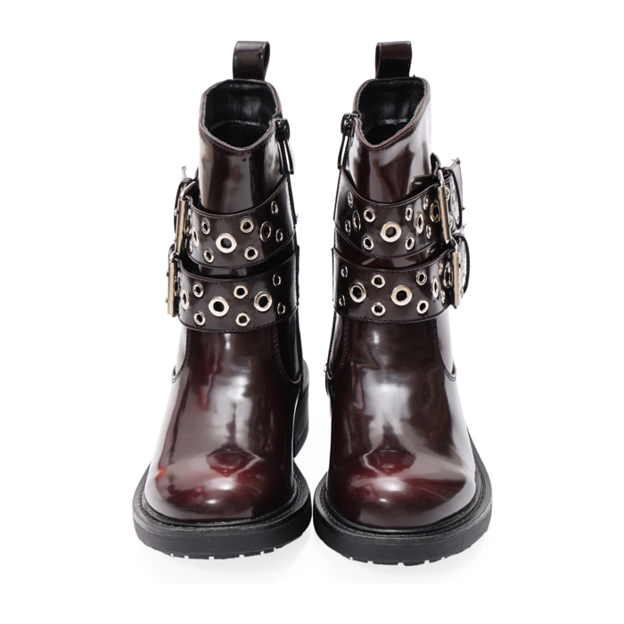 Stivaletto in simil pelle con cinturini