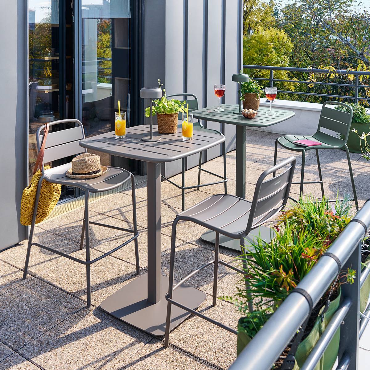 Table haute de jardin 2 places Alegoria 70x70cm café