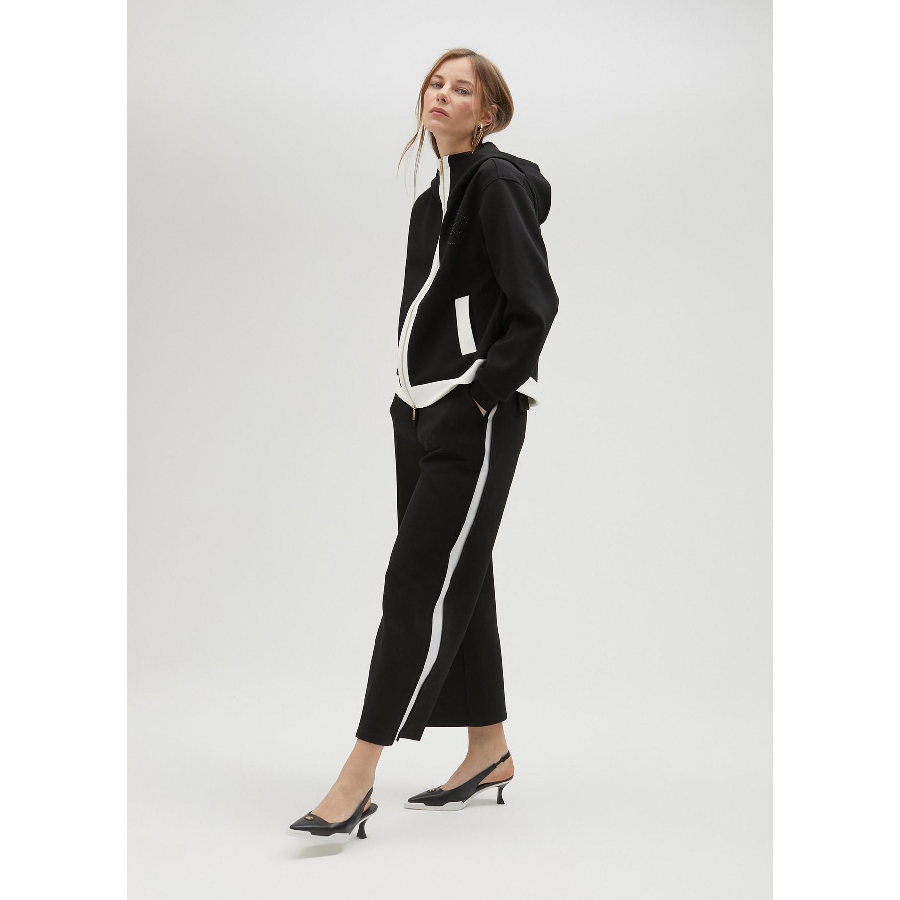 Pantaloni neri dettaglio bianco laterale