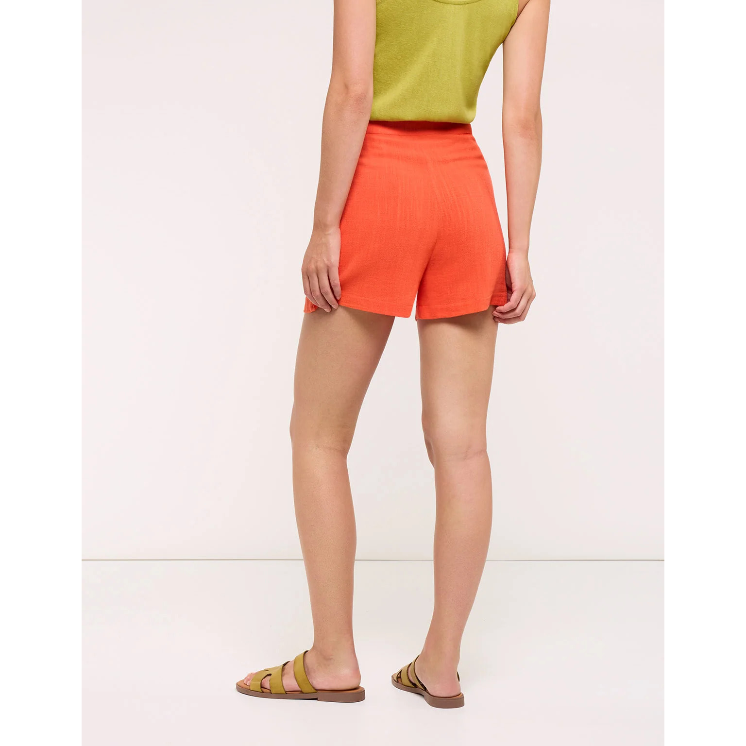 Short Lino Fluido Botones Naranja - Malecum