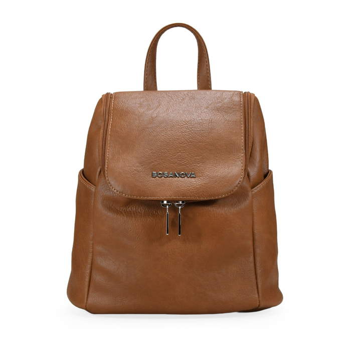 Mochila deportiva cuero con solapa