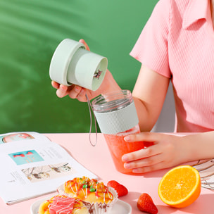 Frullatore portatile multifunzione K5 da 350 ml con 6 lame in acciaio, sicurezza tramite doppio clic e batteria ricaricabile.