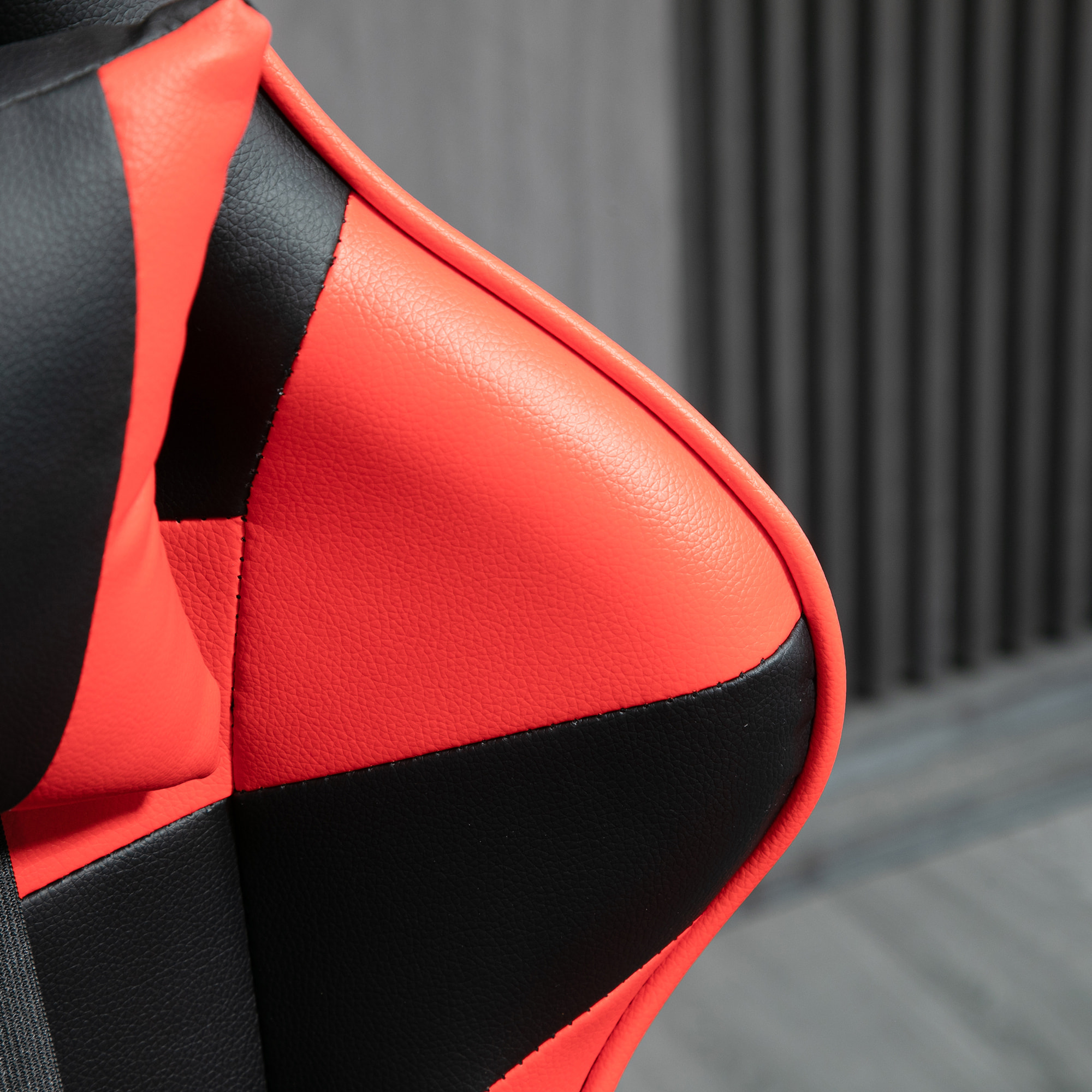 Fauteuil de bureau gamer style baquet racing - pivotant, inclinable - coussins tétière et lombaires inclus - revêtement PU rouge noir