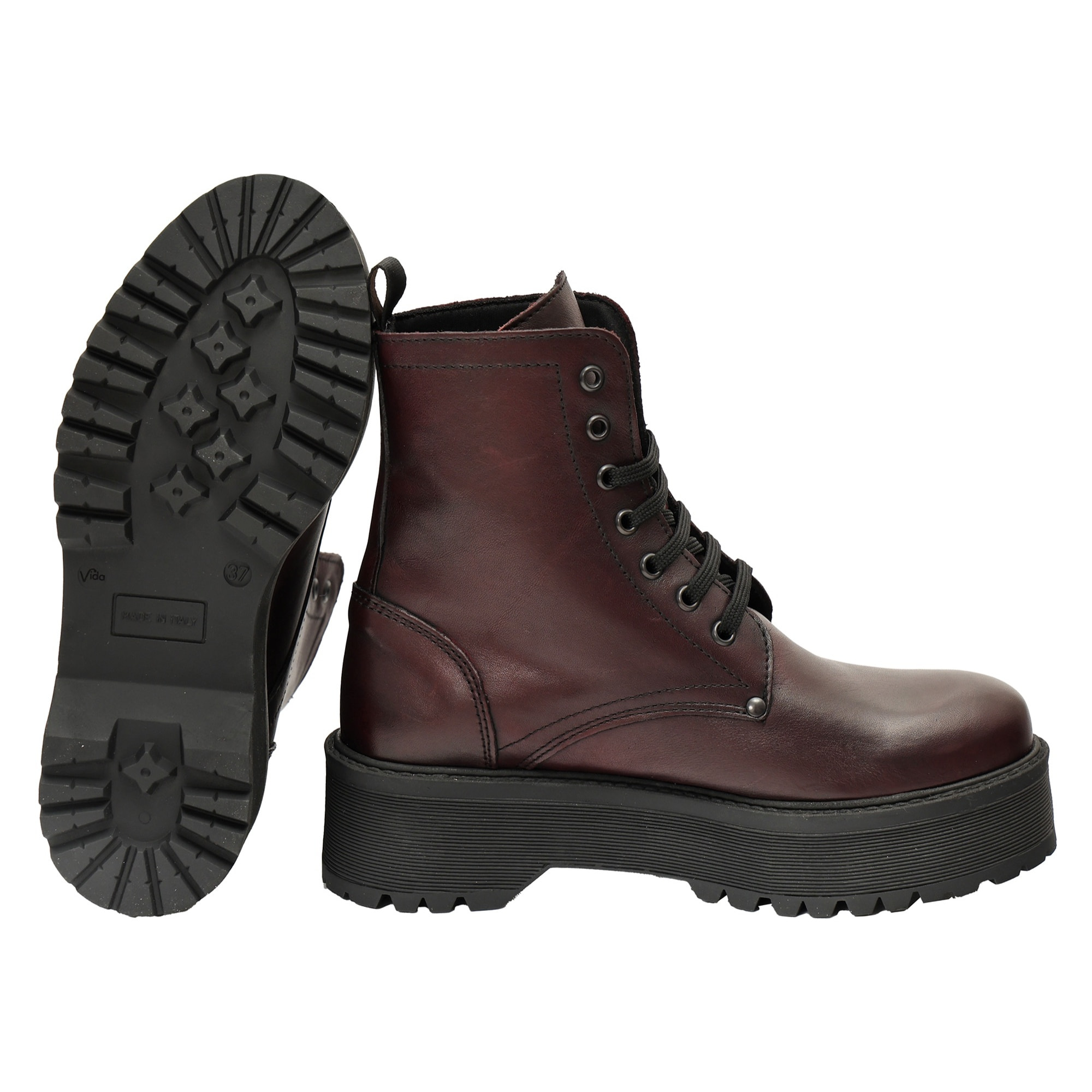 Anfibi in vera pelle con stringhe