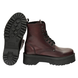 Anfibi in vera pelle con stringhe