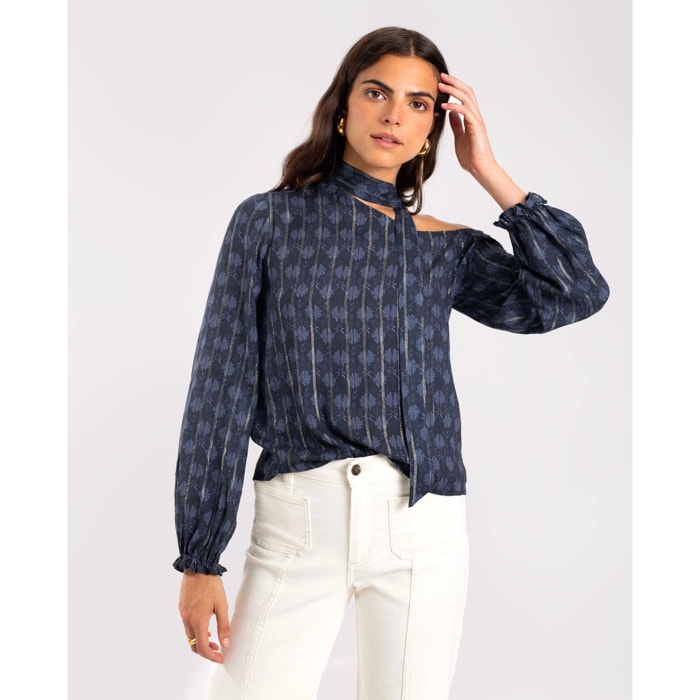 Blusa asimétrica con manga larga